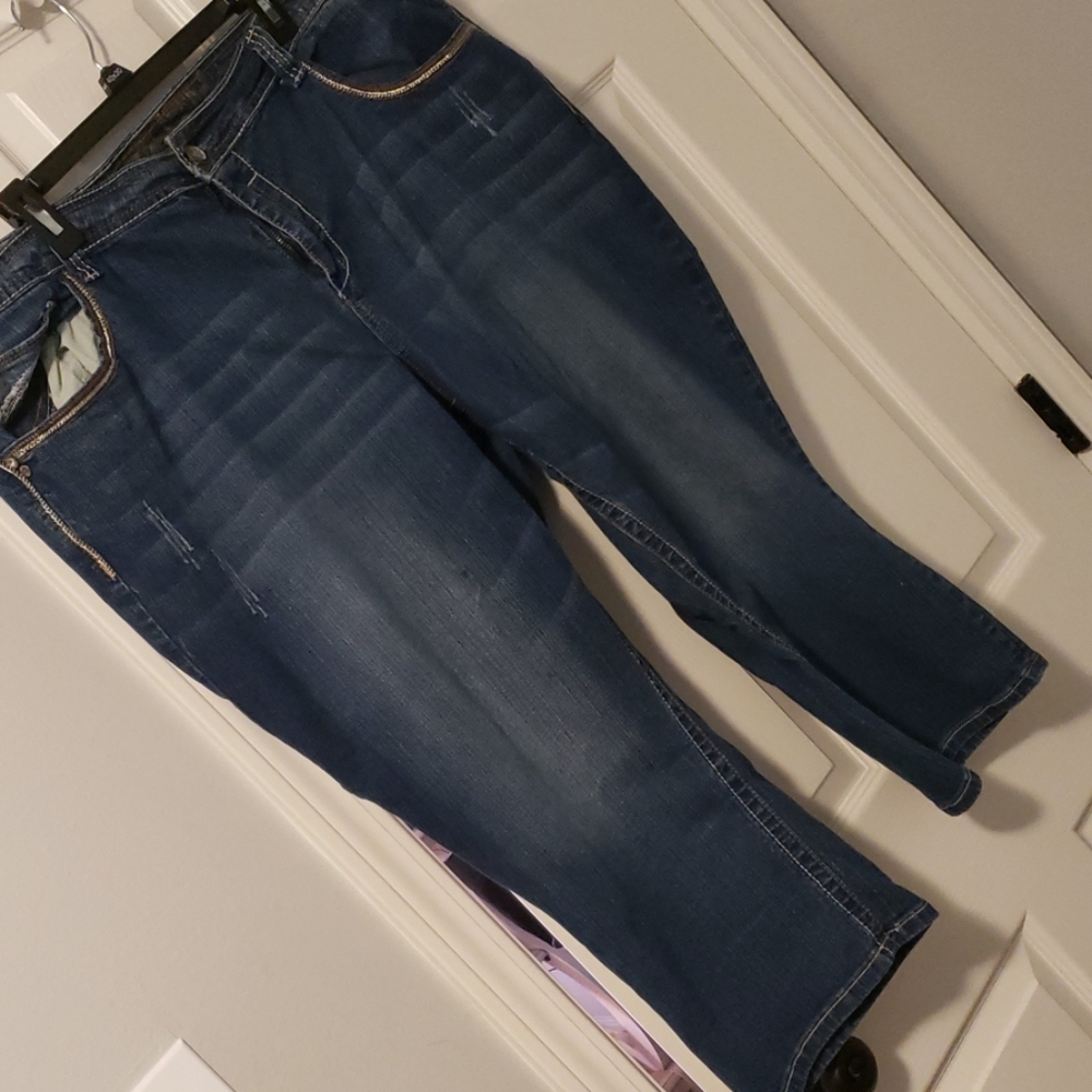 Blue jean capri pants